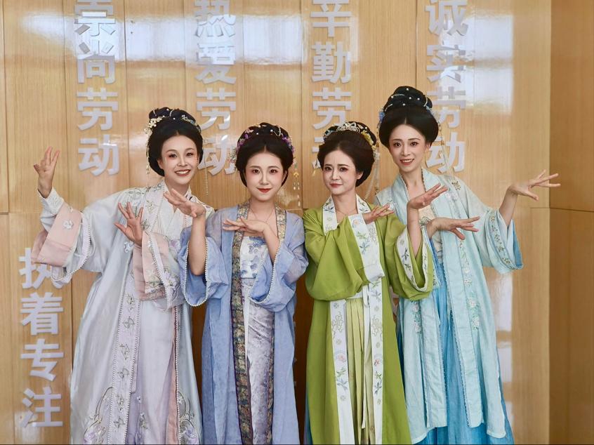 宋词新韵：音乐系师生《定风波》 亮相市“玫瑰书香”展演